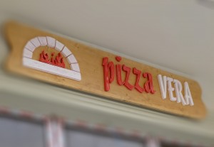 litere-volumetrice-lemn-Pizza-Vera