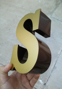 litera-3D-plexi-aluminiu-LED