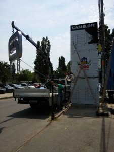 Totem-Alucobond-Identitate-Corporativa-Gameloft-Logo-aluminiu