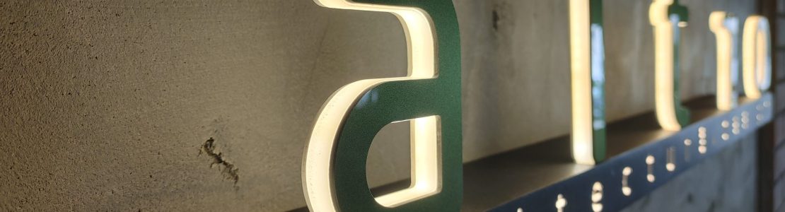 Altro Arhitectura Design- litere 3D iluminate in cant cu sustinere in baza (3)